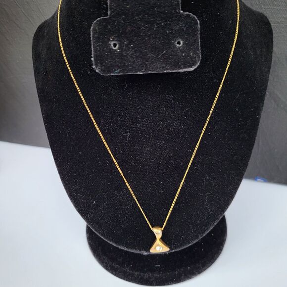12k Gold Filled Triangular Pendant Necklace 18 in - Picture 3 of 5